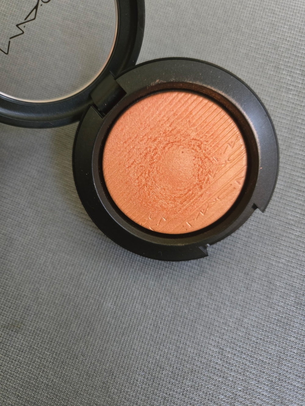 MAC Extra Dimension Blush - Just a Pinch - Picture 6 of 6